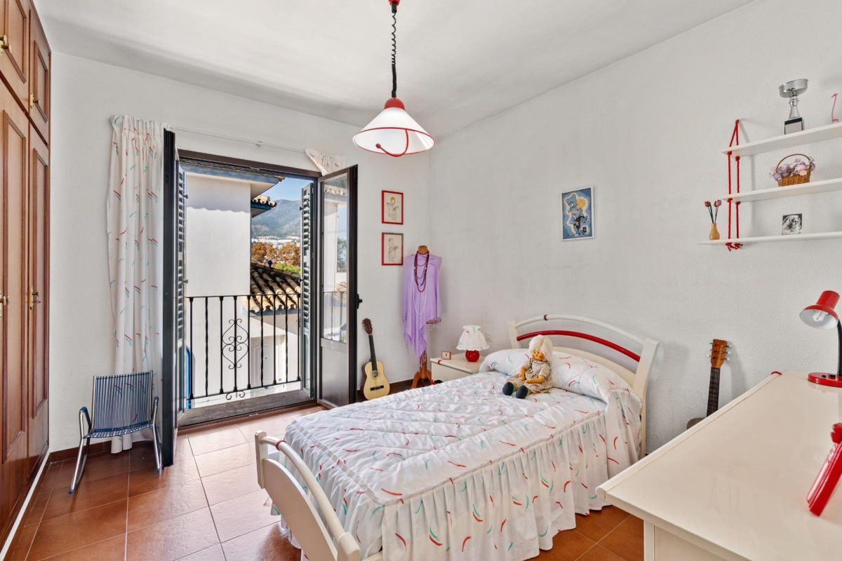 Villa Independiente de Estilo Andaluz en Arroyo de la Miel – Parcela de 813 m² — Foto 18