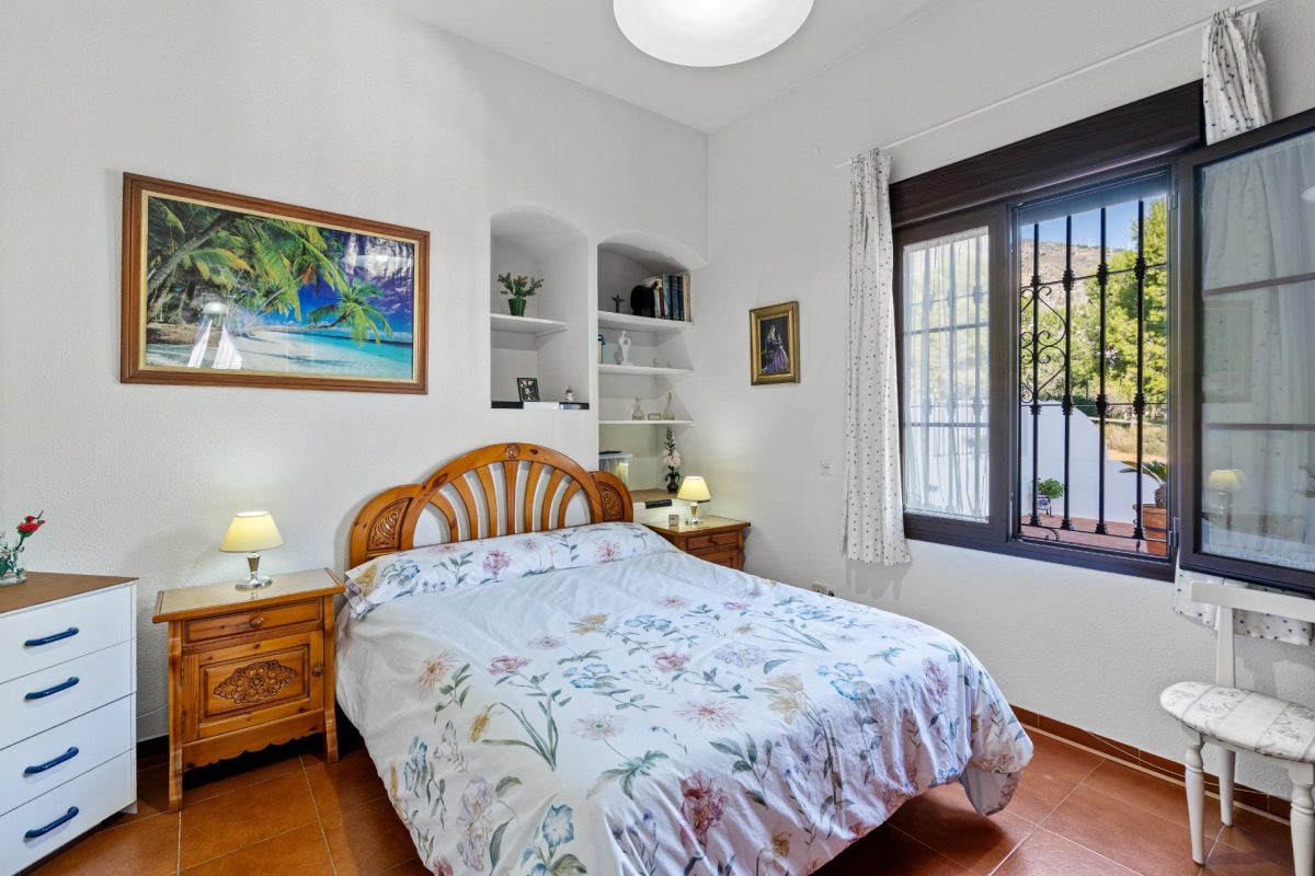 Villa Independiente de Estilo Andaluz en Arroyo de la Miel – Parcela de 813 m² — Foto 13