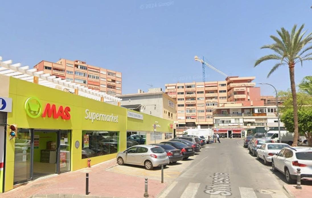 ¡Oportunidad única en Benalmádena! Garaje + Trastero en venta — Foto 5