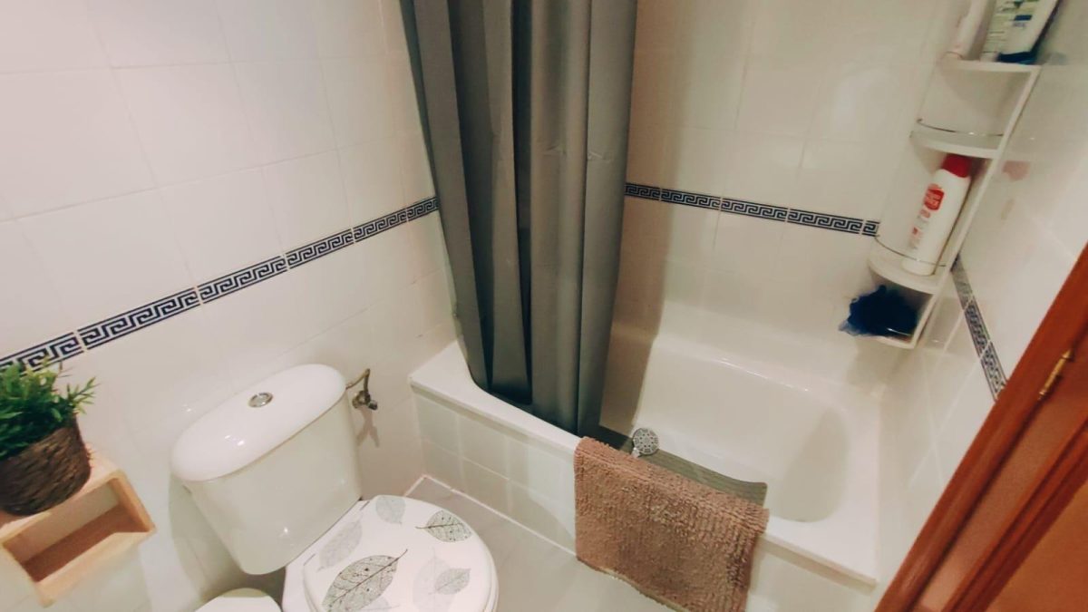 ¡Descubre tu Próximo Hogar en Mijas Costa: Elegancia y Confort en Las Lagunas! 🏡✨ — Foto 17