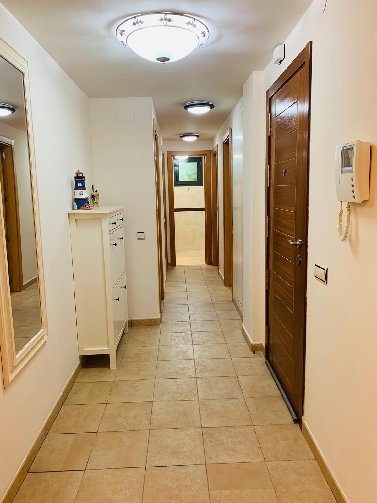 Exclusivo Apartamento de 3 Dormitorios a Pocos Minutos del Mar — Foto 9