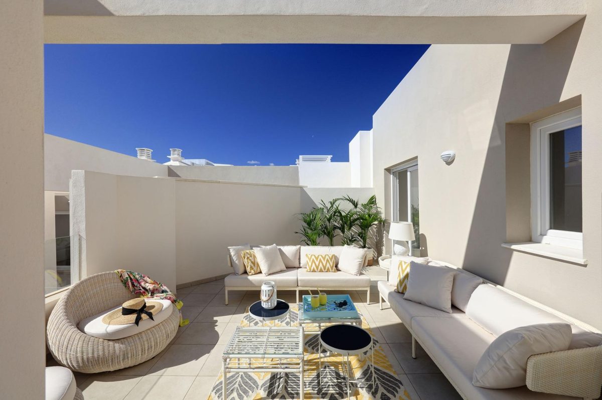 Tu Nuevo Hogar en Nueva Andalucía – Diseño, Calidad y Ubicación Inmejorable — Foto 2