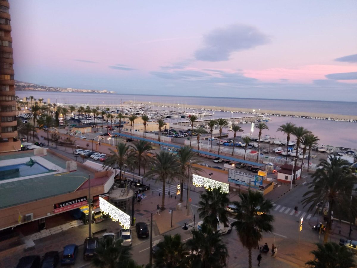 Piso con Vistas al Mar en el Paseo Marítimo de Fuengirola — Foto 1
