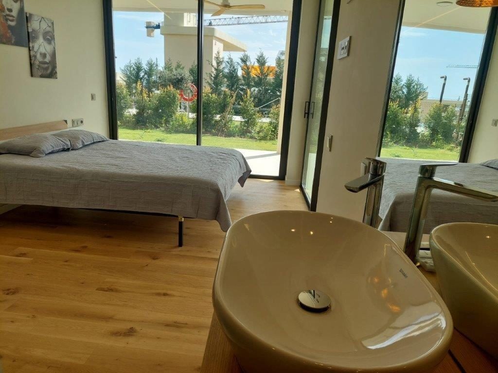 NUEVO Y MODERNO APARTAMENTO ESQUINERO DE 2 DORMITORIOS EN PLANTA BAJA CON JARDÍN PRIVADO — Foto 26