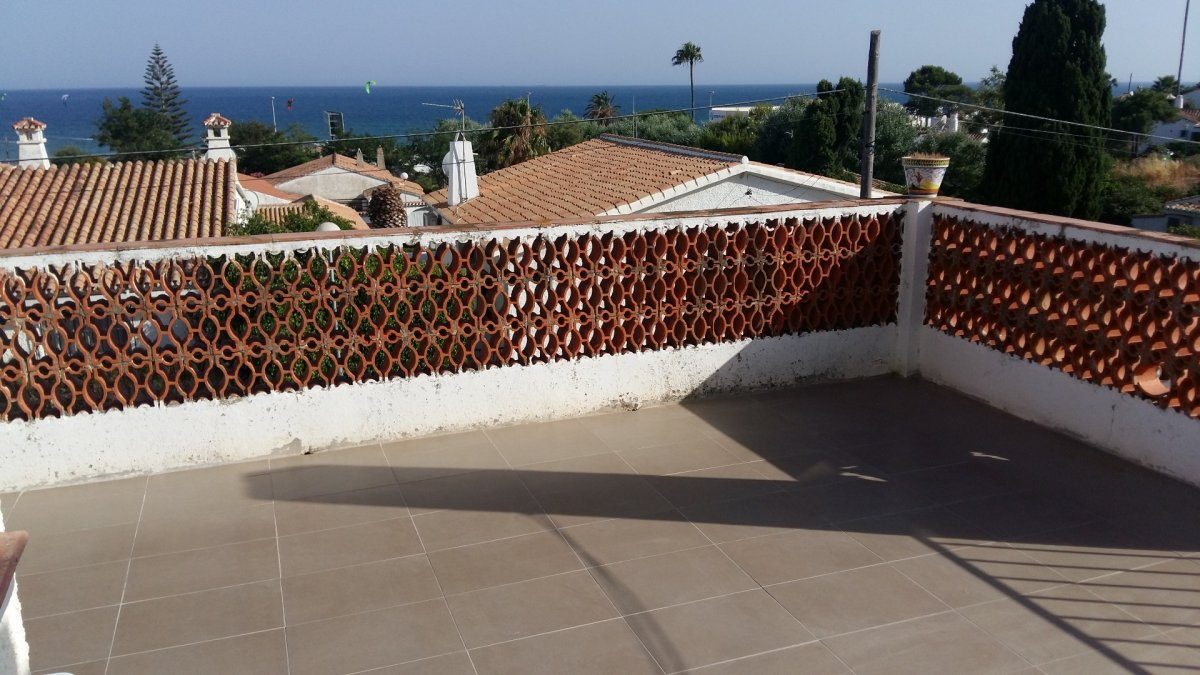 Terraza, vistas al mar, internet-wifi- soleado y luminoso. Piscina comunitaria, — Foto 24