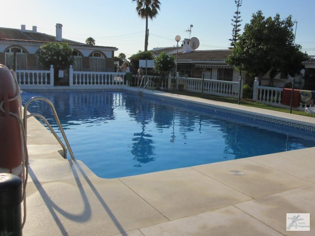 Terraza, vistas al mar, internet-wifi- soleado y luminoso. Piscina comunitaria, — Foto 4