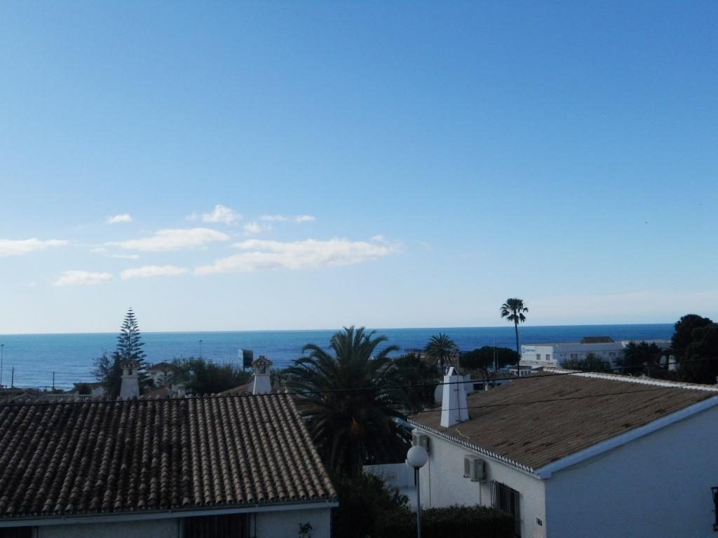 Terraza, vistas al mar, internet-wifi- soleado y luminoso. Piscina comunitaria, — Foto 17