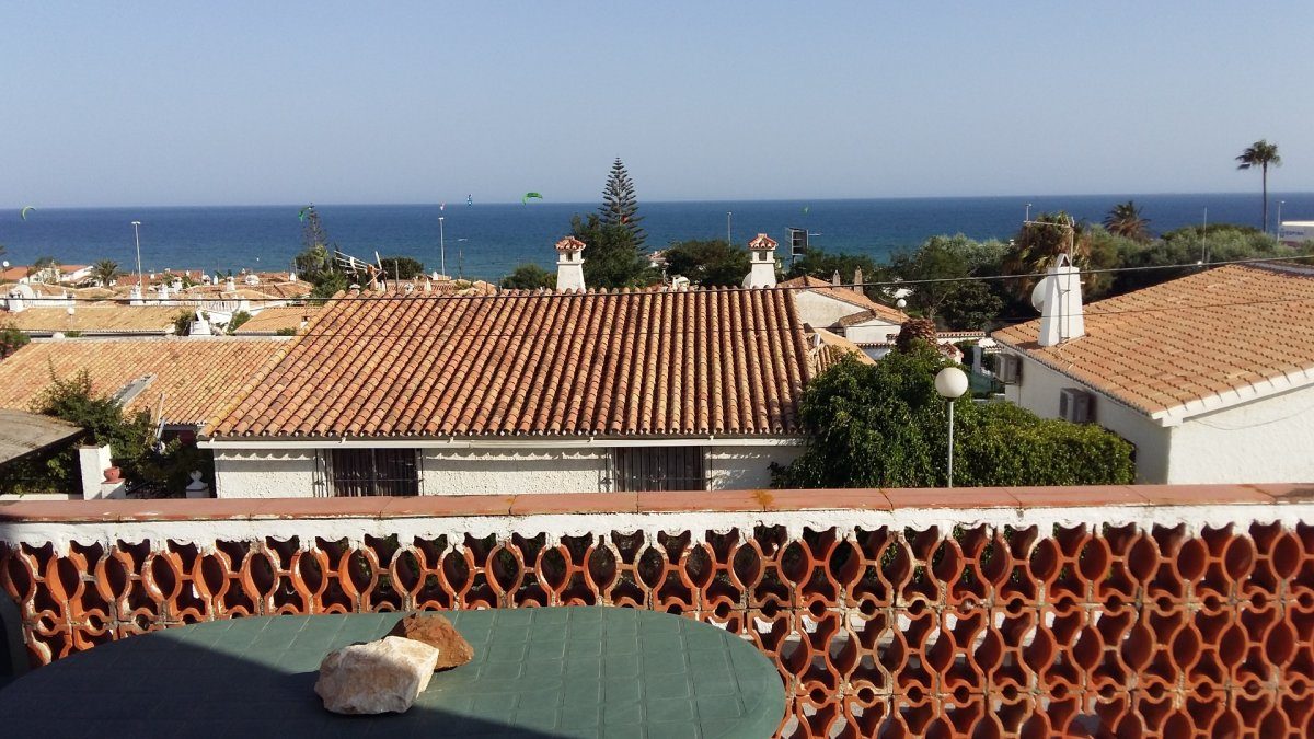Terraza, vistas al mar, internet-wifi- soleado y luminoso. Piscina comunitaria, — Foto 25