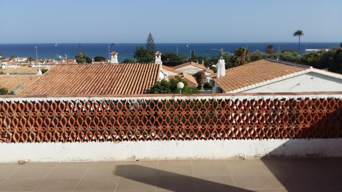 Terraza, vistas al mar, internet-wifi- soleado y luminoso. Piscina comunitaria, — Foto 1