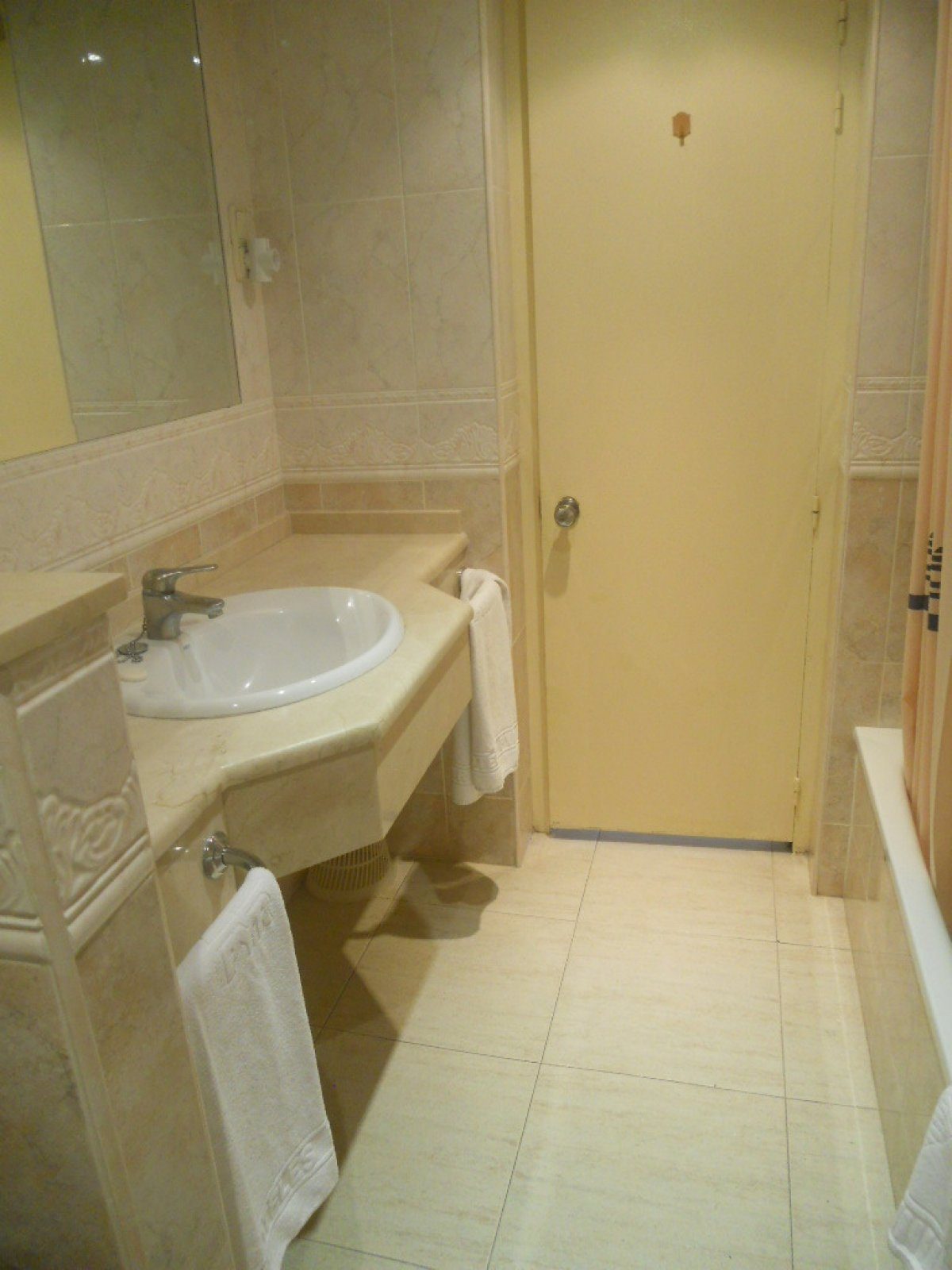 VACACIONES FUENGIROLA CENTRO. Estudio con piscina, vistas a la playa y puerto — Foto 12