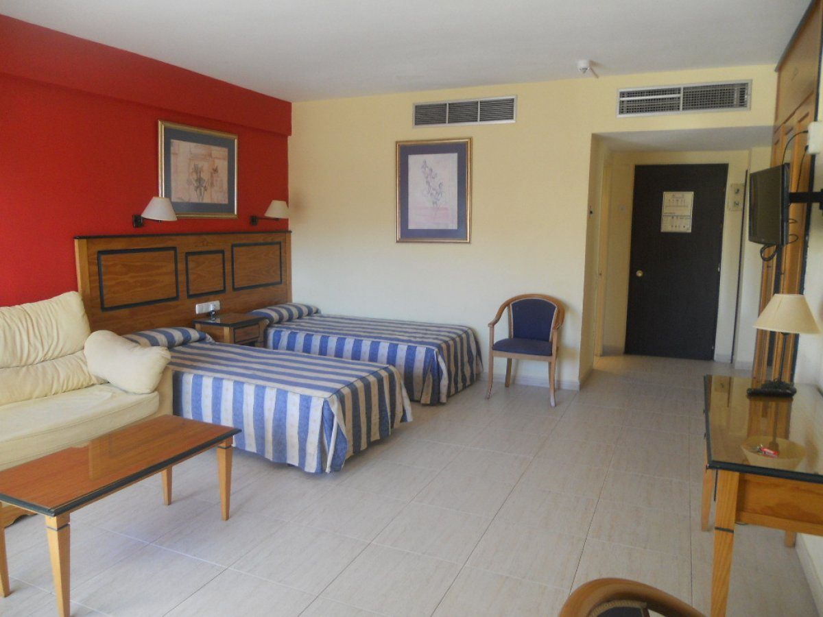 VACACIONES FUENGIROLA CENTRO. Estudio con piscina, vistas a la playa y puerto — Foto 10