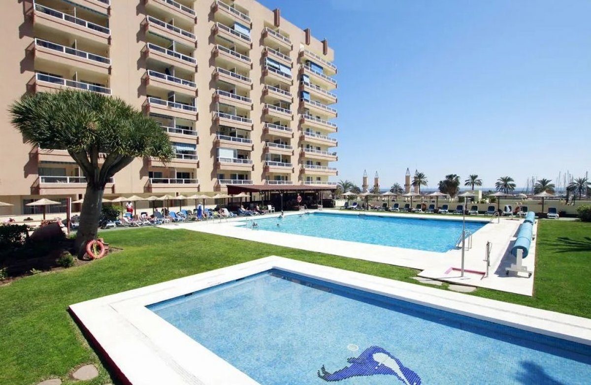 VACACIONES FUENGIROLA CENTRO. Estudio con piscina, vistas a la playa y puerto — Foto 14