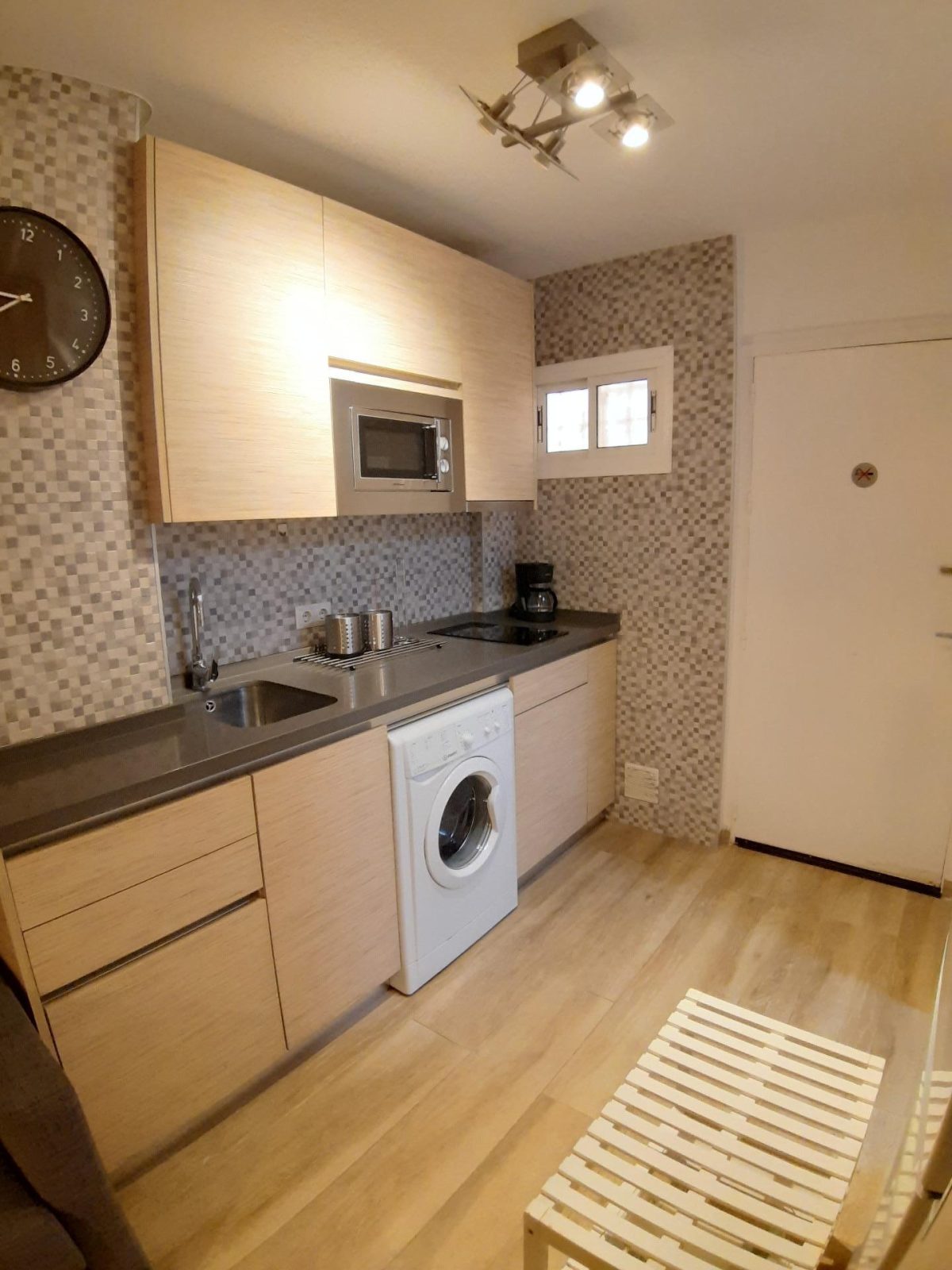Estudio renovado en venta en Benalmádena Costa, a solo 500 metros del mar — Foto 8