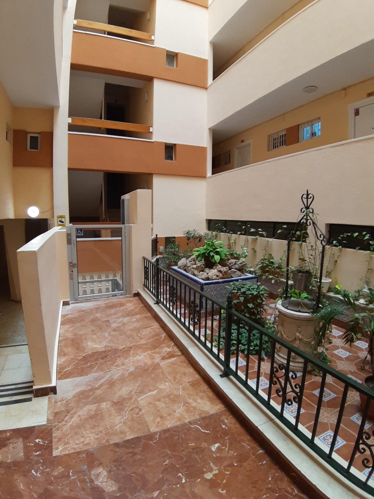 Estudio renovado en venta en Benalmádena Costa, a solo 500 metros del mar — Foto 19