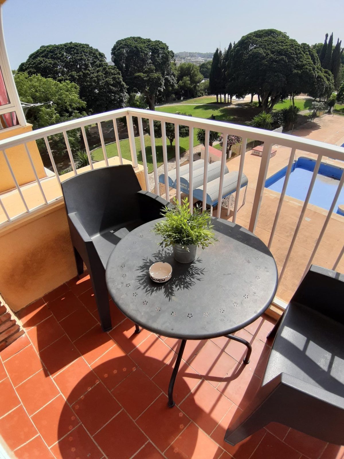 Estudio renovado en venta en Benalmádena Costa, a solo 500 metros del mar — Foto 2