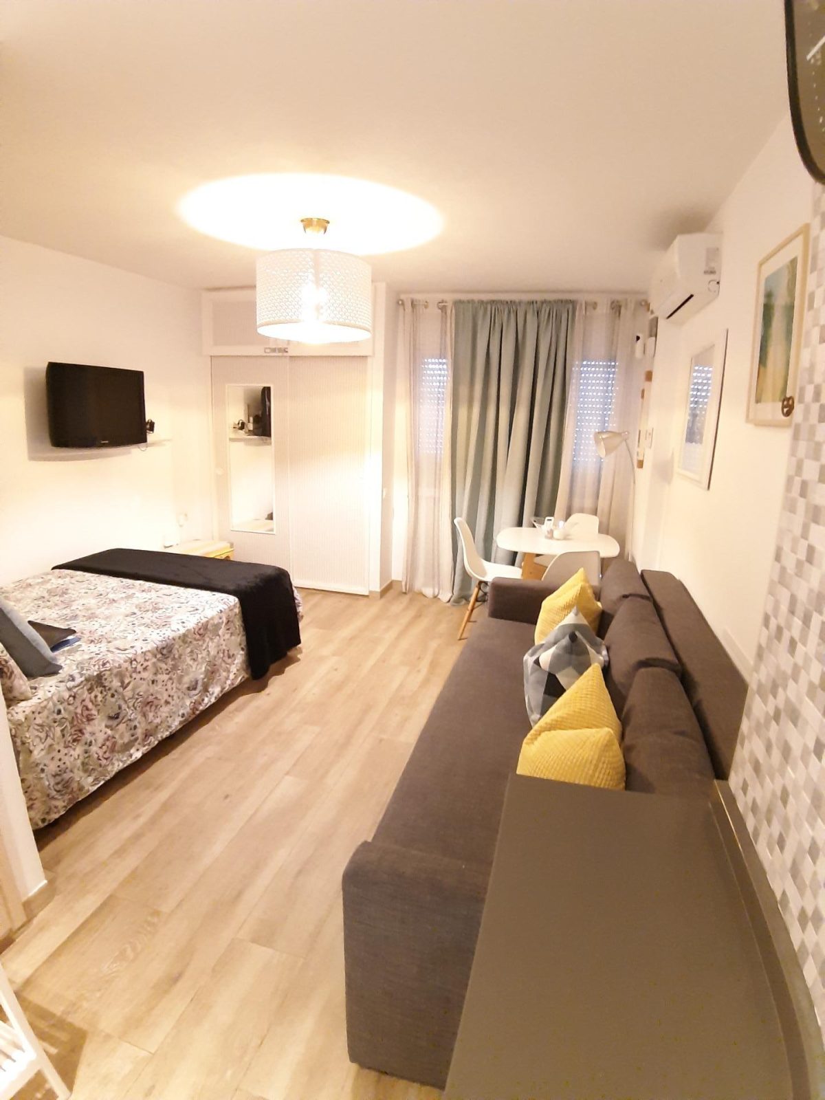 Estudio renovado en venta en Benalmádena Costa, a solo 500 metros del mar — Foto 5