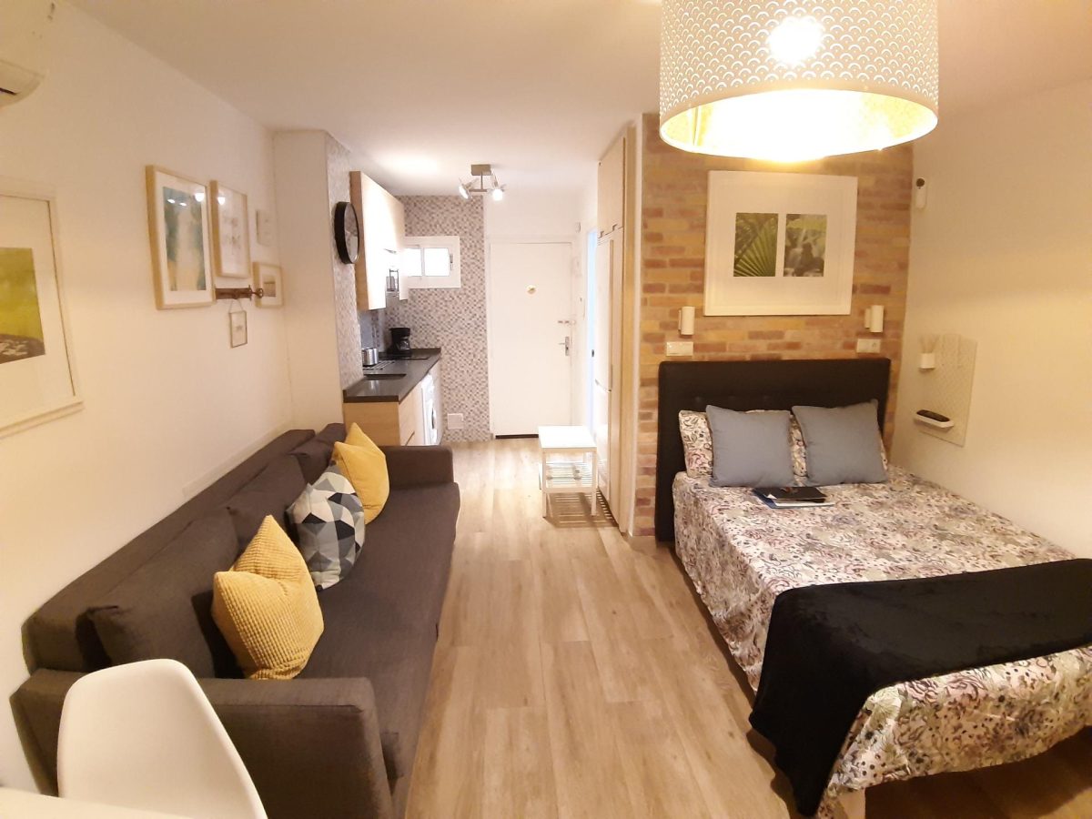 Estudio renovado en venta en Benalmádena Costa, a solo 500 metros del mar — Foto 4