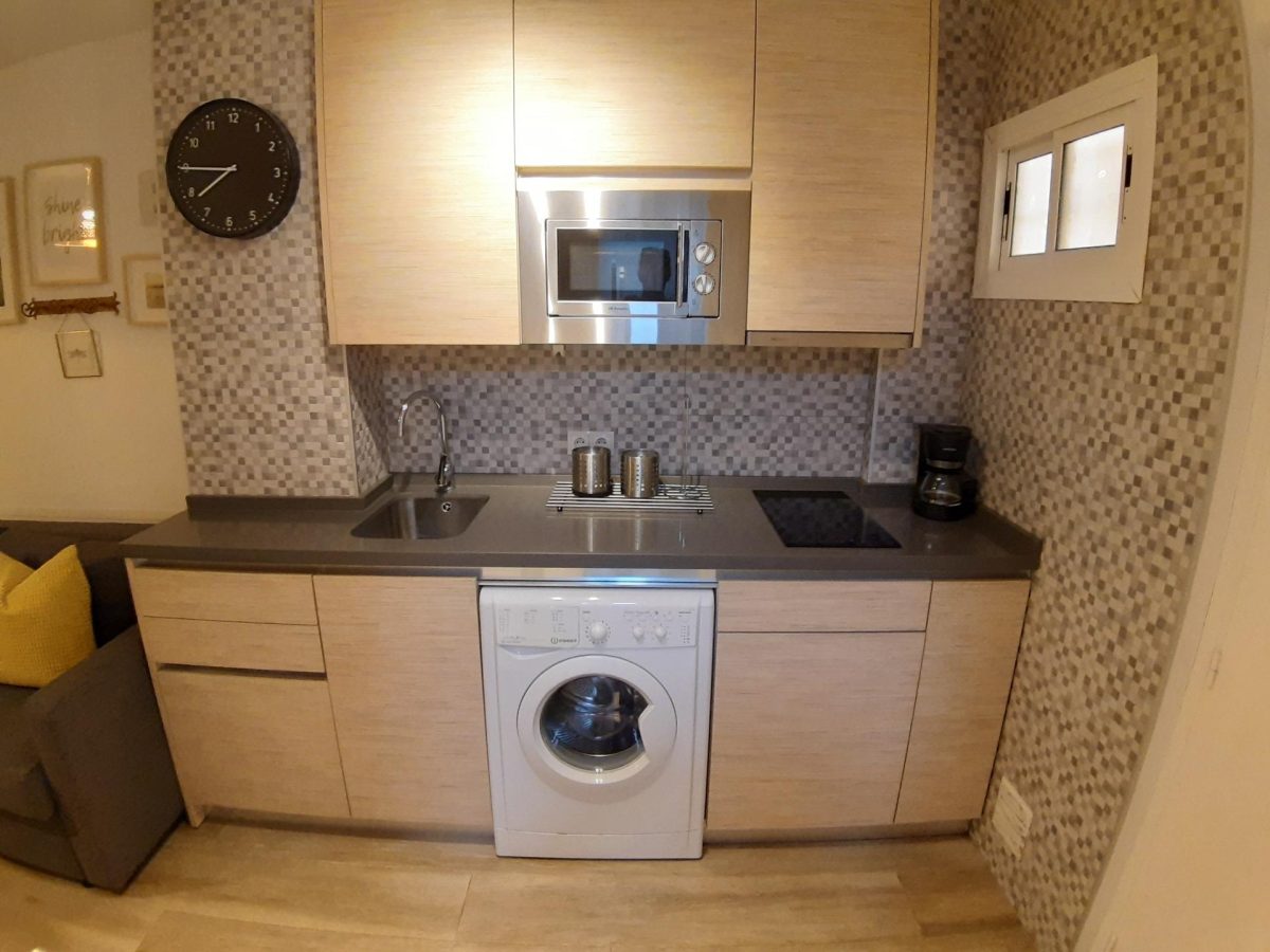 Estudio renovado en venta en Benalmádena Costa, a solo 500 metros del mar — Foto 9