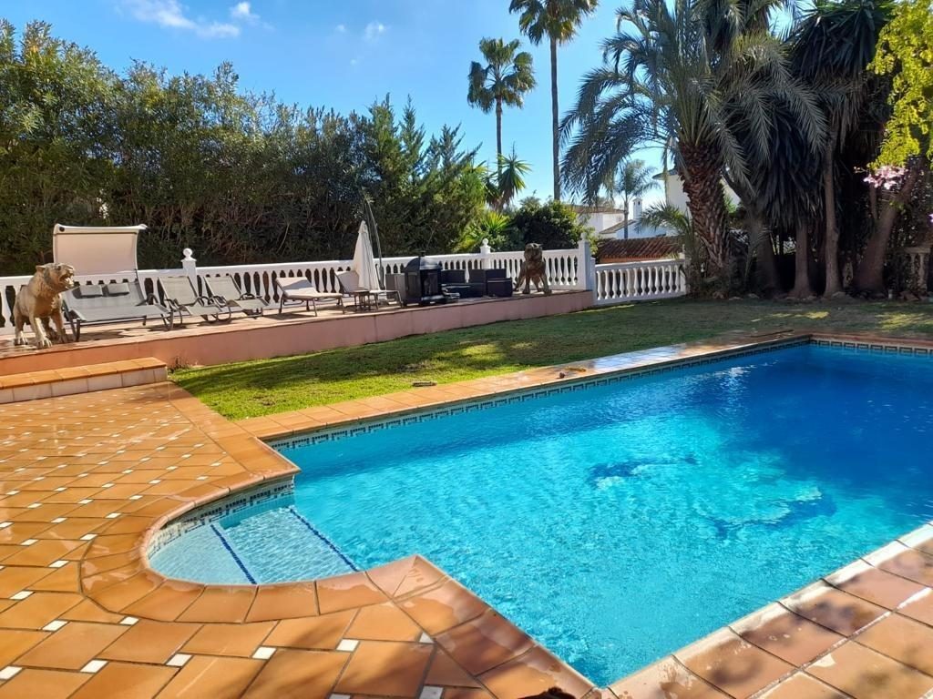 Villa de lujo en urbanización super demandada de Nueva Andalucía — Foto 18