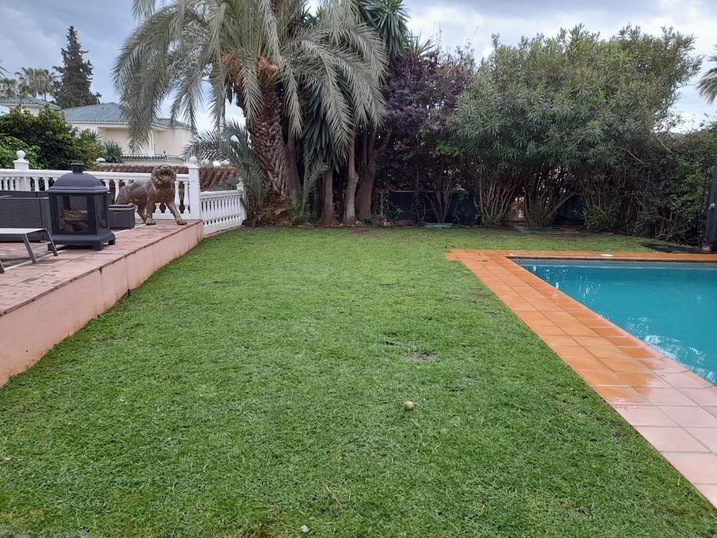 Villa de lujo en urbanización super demandada de Nueva Andalucía — Foto 19