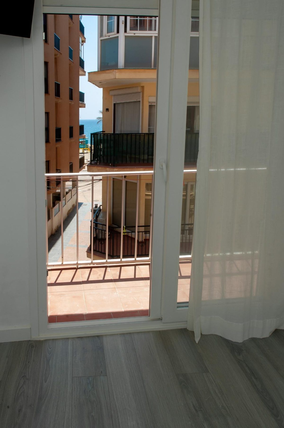 ¡Oportunidad en la Costa del Sol! Encantador Piso Reformado con Vistas al Mar en Fuengirola — Foto 18