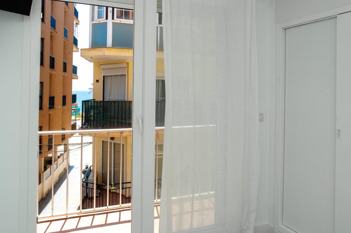 ¡Oportunidad en la Costa del Sol! Encantador Piso Reformado con Vistas al Mar en Fuengirola — Foto 3