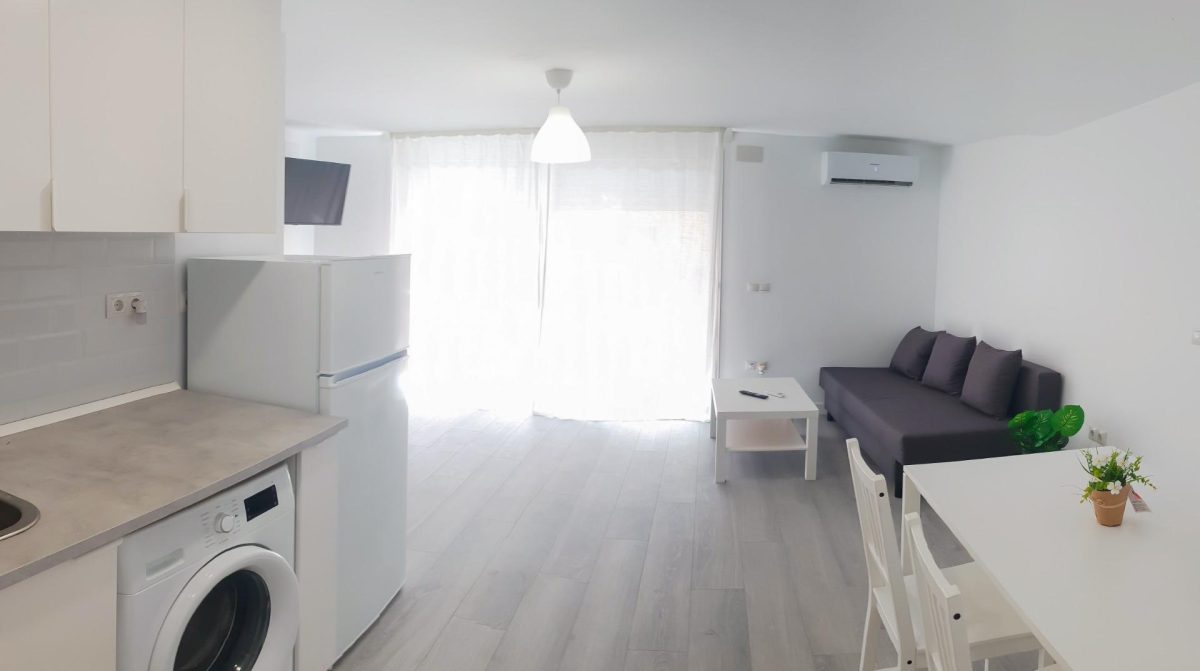 ¡Oportunidad en la Costa del Sol! Encantador Piso Reformado con Vistas al Mar en Fuengirola — Foto 2