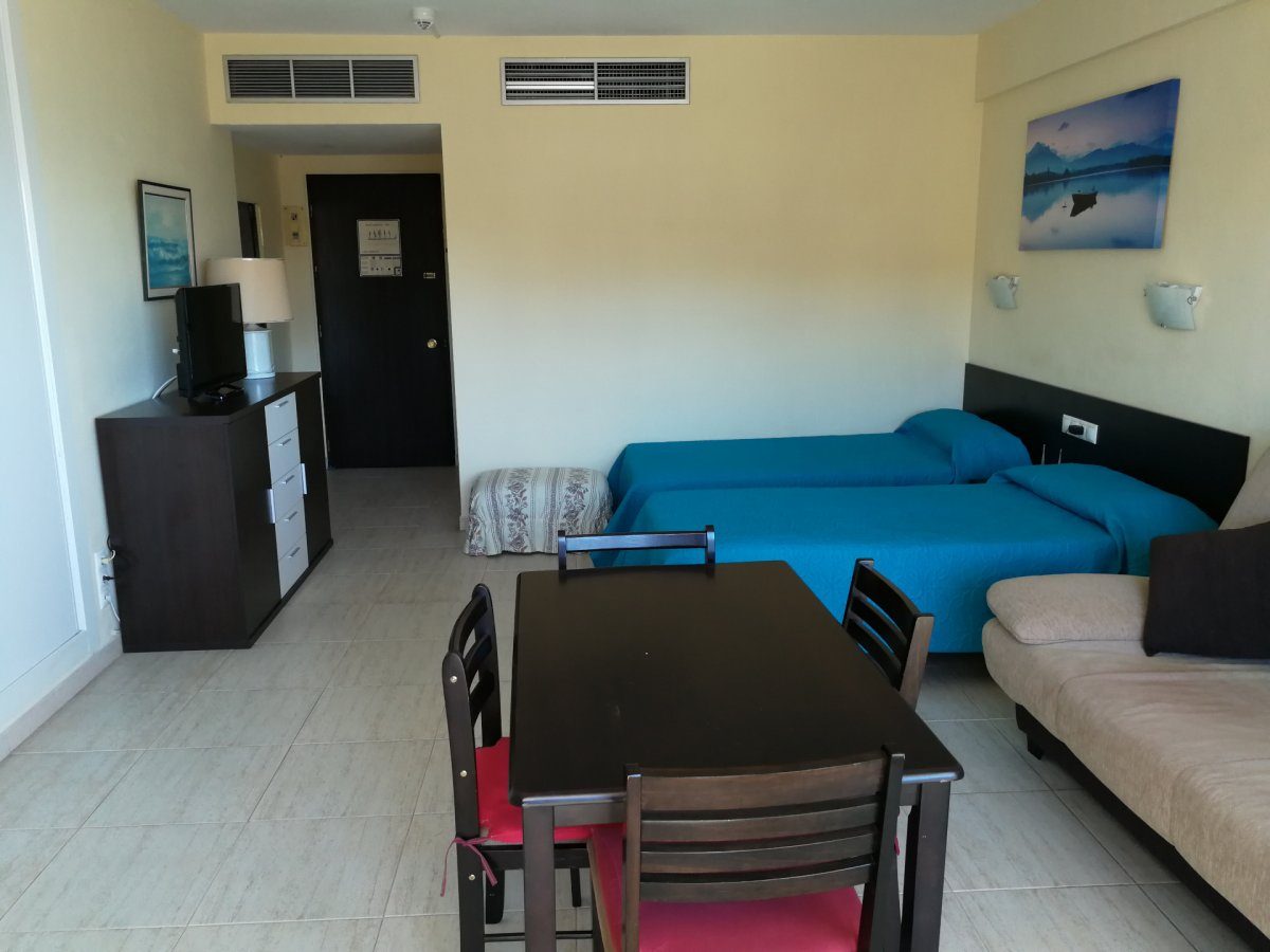 Bonito estudio con vistas al mar y puerto. ALQUILER VACACIONAL — Foto 2