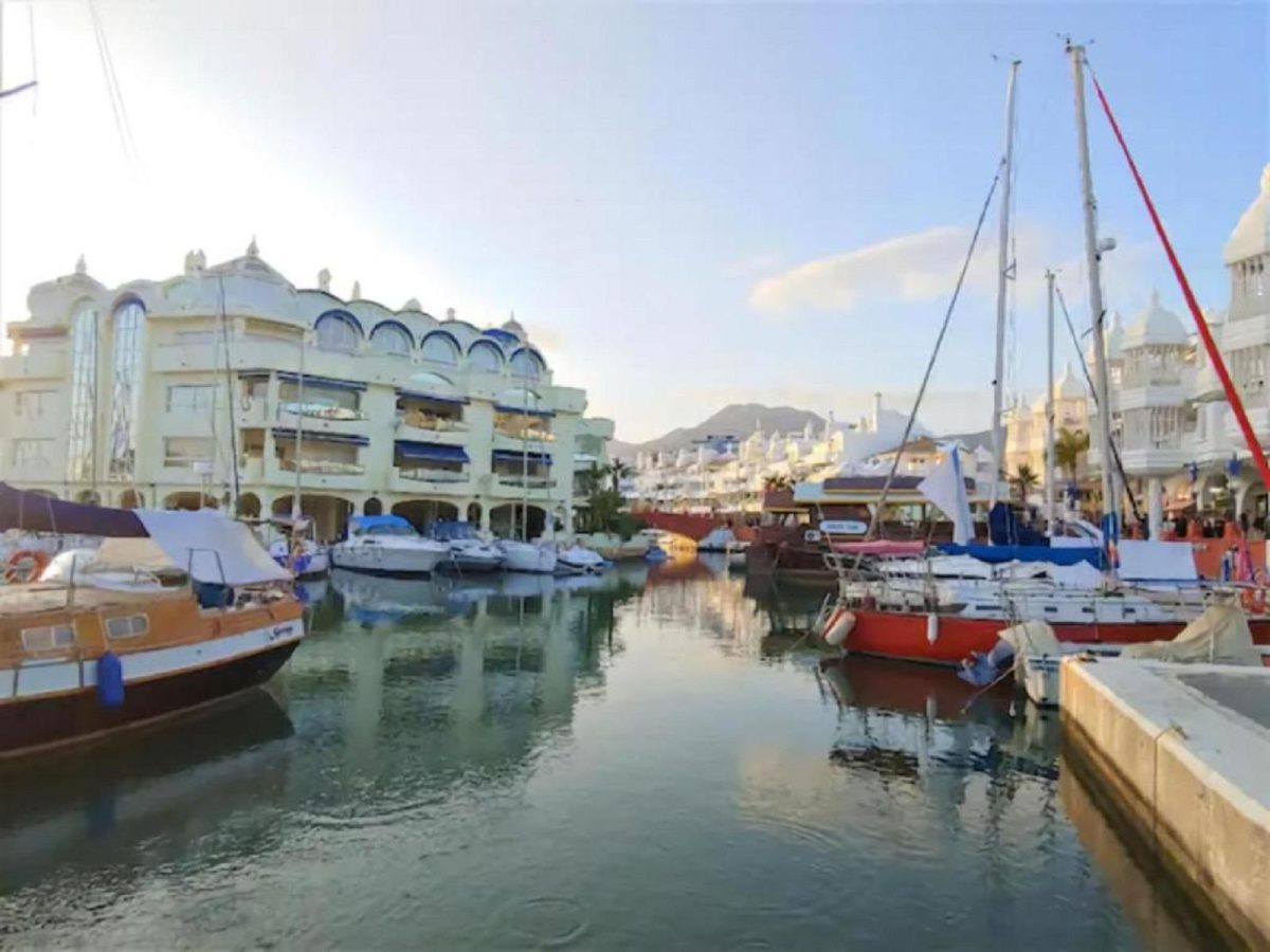 Fabuloso piso en primera línea de Puerto Marina — Foto 14