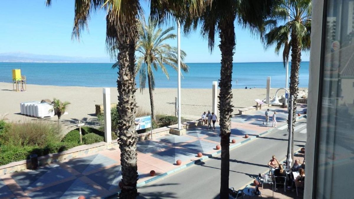 Fabuloso piso en primera línea de Puerto Marina — Foto 1