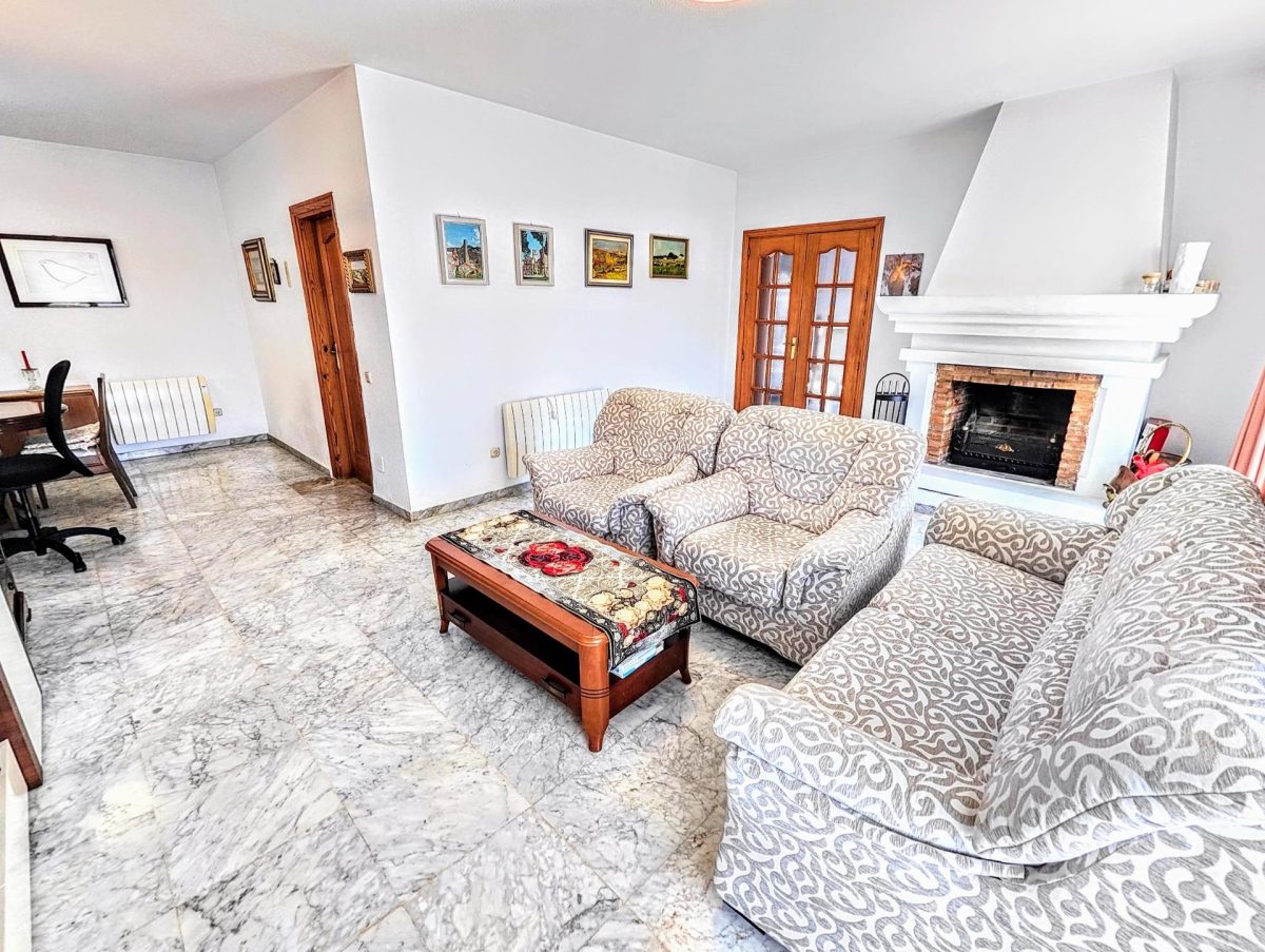 VILLA INDEPENDIENTE EN ZONA PLAZA SOLYMAR A 500 M DE LA PLAYA !!! — Foto 3