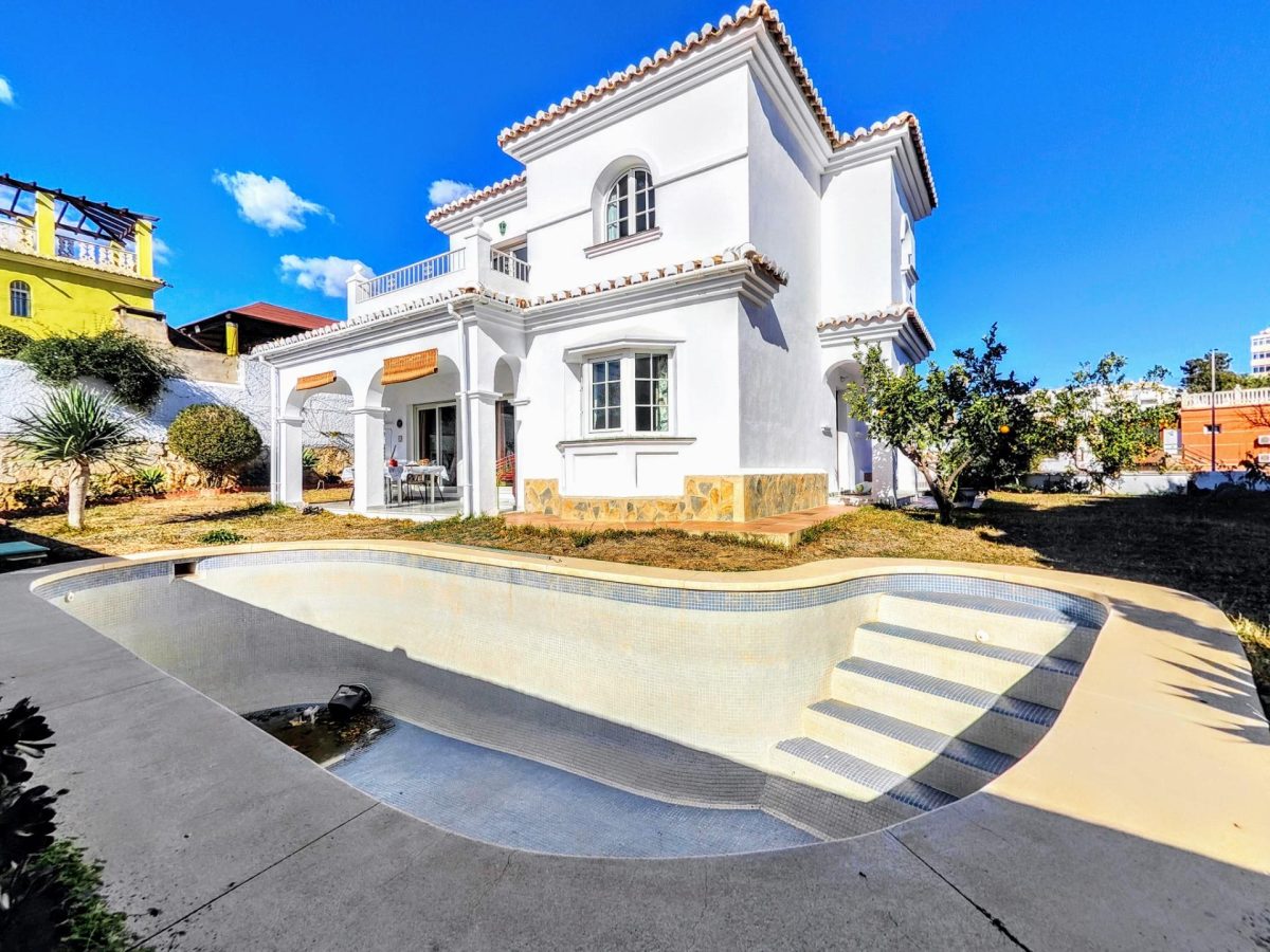 VILLA INDEPENDIENTE EN ZONA PLAZA SOLYMAR A 500 M DE LA PLAYA !!! — Foto 2