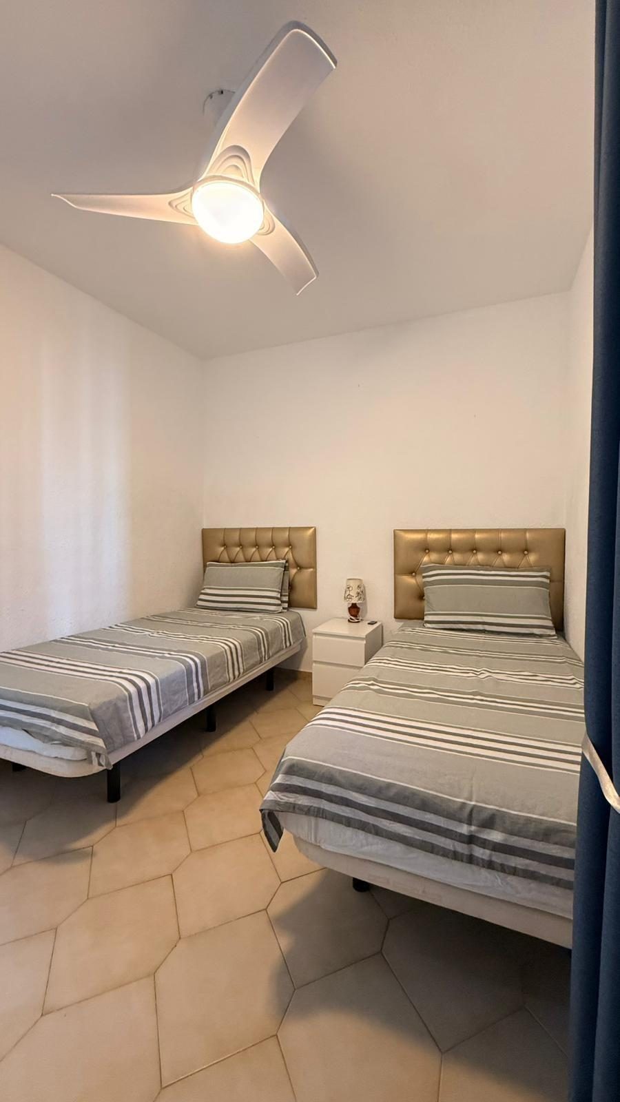 Luminoso apartamento 2 dormitorios junto al puerto de Fuengirola – Piscina y terraza — Foto 20