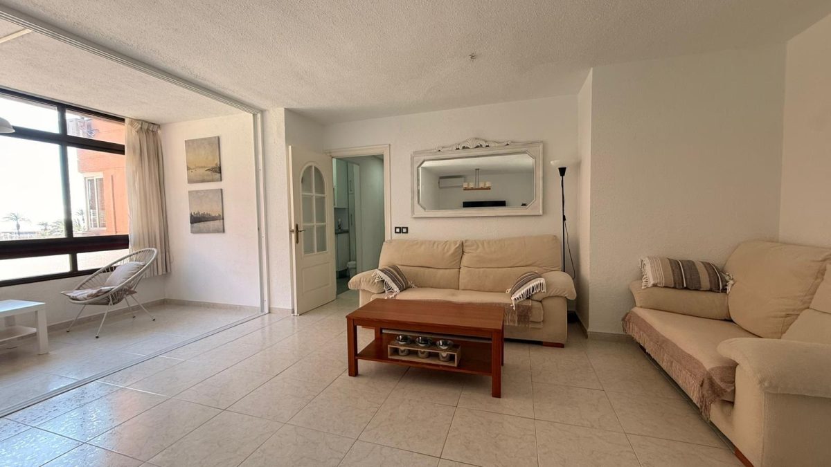 Luminoso apartamento 2 dormitorios junto al puerto de Fuengirola – Piscina y terraza — Foto 2