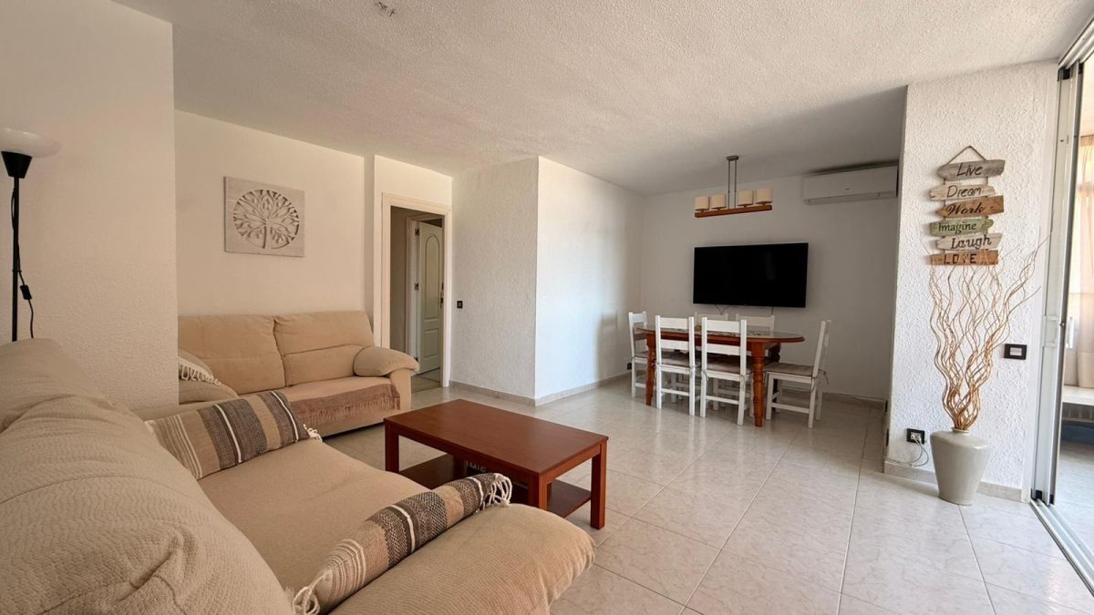 Luminoso apartamento 2 dormitorios junto al puerto de Fuengirola – Piscina y terraza — Foto 6