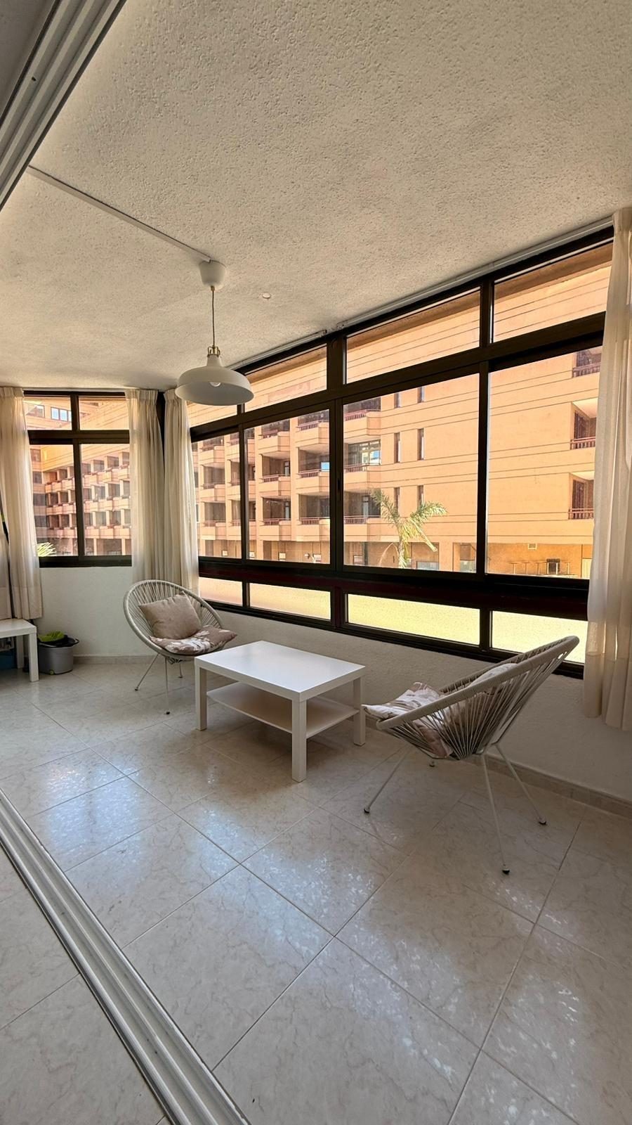 Luminoso apartamento 2 dormitorios junto al puerto de Fuengirola – Piscina y terraza — Foto 1