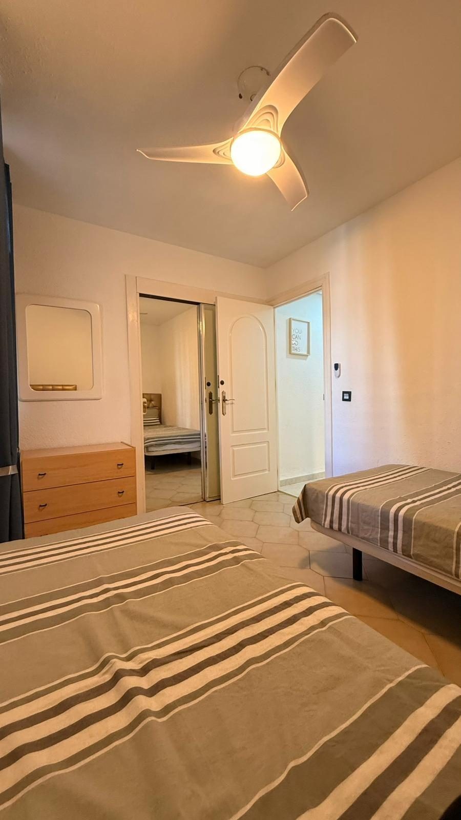 Luminoso apartamento 2 dormitorios junto al puerto de Fuengirola – Piscina y terraza — Foto 21