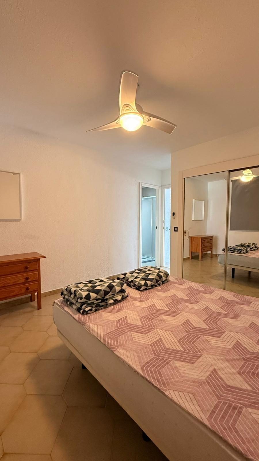 Luminoso apartamento 2 dormitorios junto al puerto de Fuengirola – Piscina y terraza — Foto 11