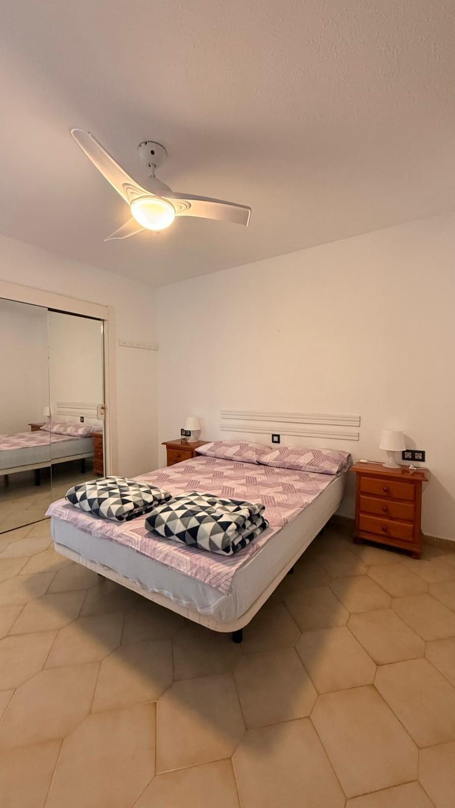 Luminoso apartamento 2 dormitorios junto al puerto de Fuengirola – Piscina y terraza — Foto 9