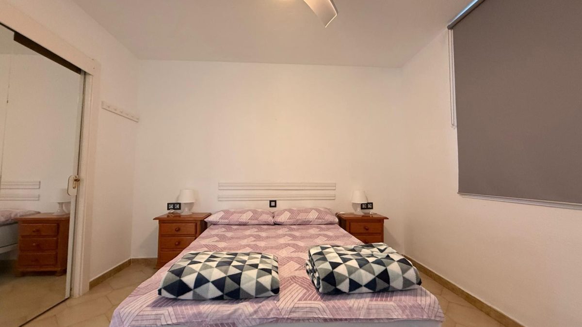 Luminoso apartamento 2 dormitorios junto al puerto de Fuengirola – Piscina y terraza — Foto 10
