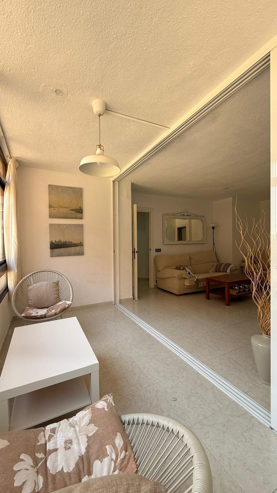 Luminoso apartamento 2 dormitorios junto al puerto de Fuengirola – Piscina y terraza — Foto 3