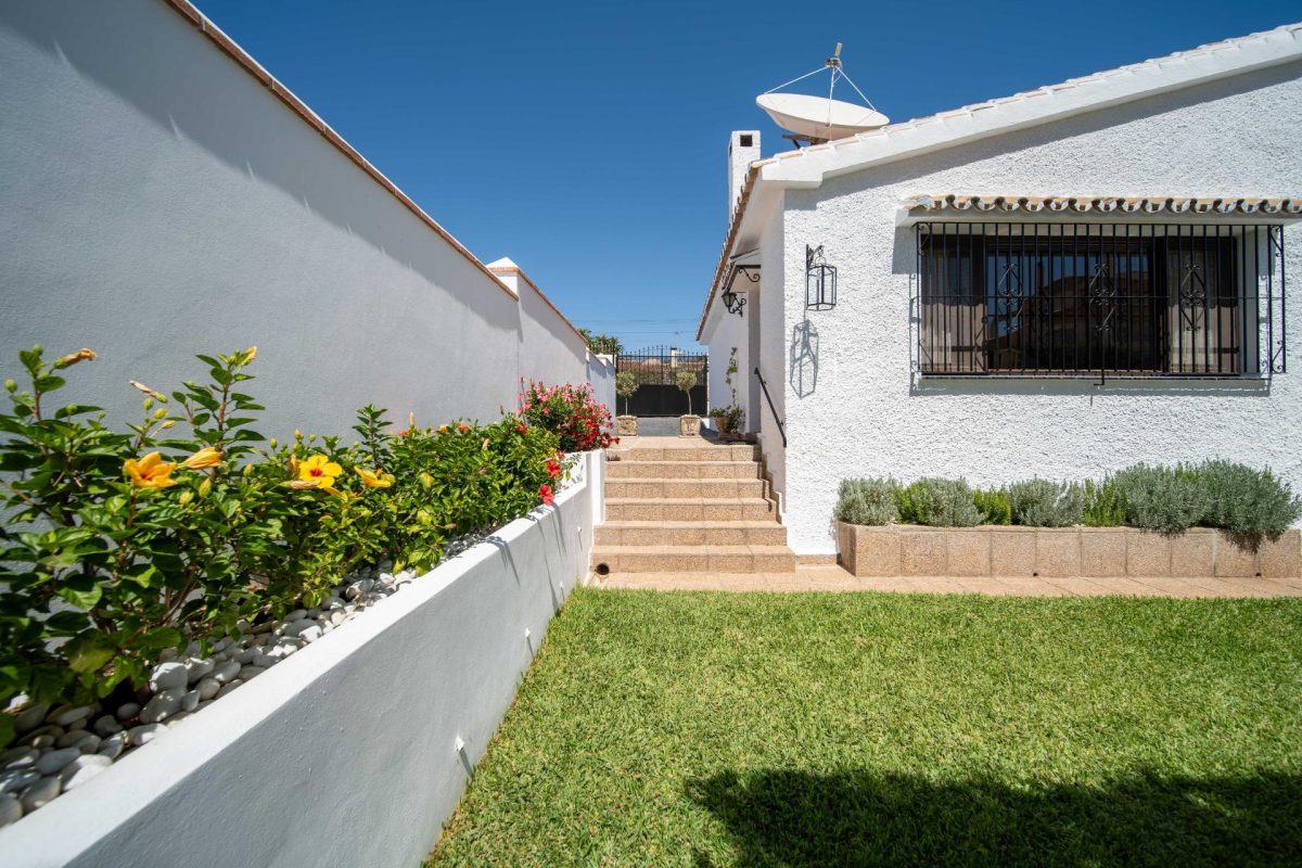 Villa independiente en venta en Fuengirola centro | Costa del Sol | Piscina privada — Foto 7