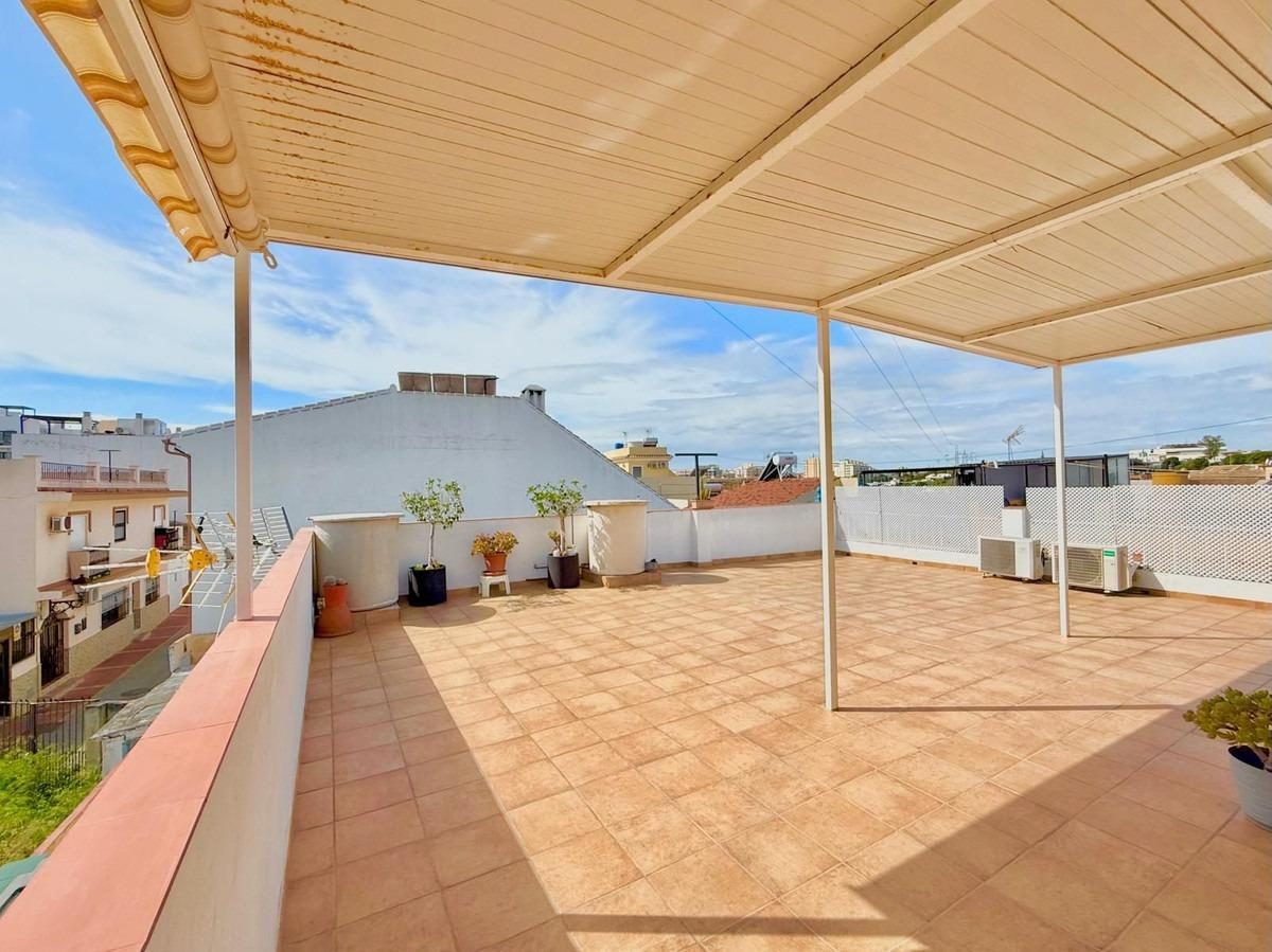 Casa adosada en venta en Los Pacos, Fuengirola | Costa del Sol | Terraza privada de 80m² — Foto 1
