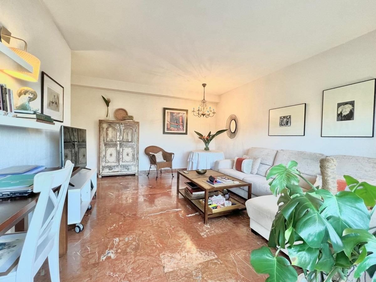 Apartamento en venta en Las Chapas, Marbella – Terraza con vistas al mar a 5 minutos de la playa — Foto 4