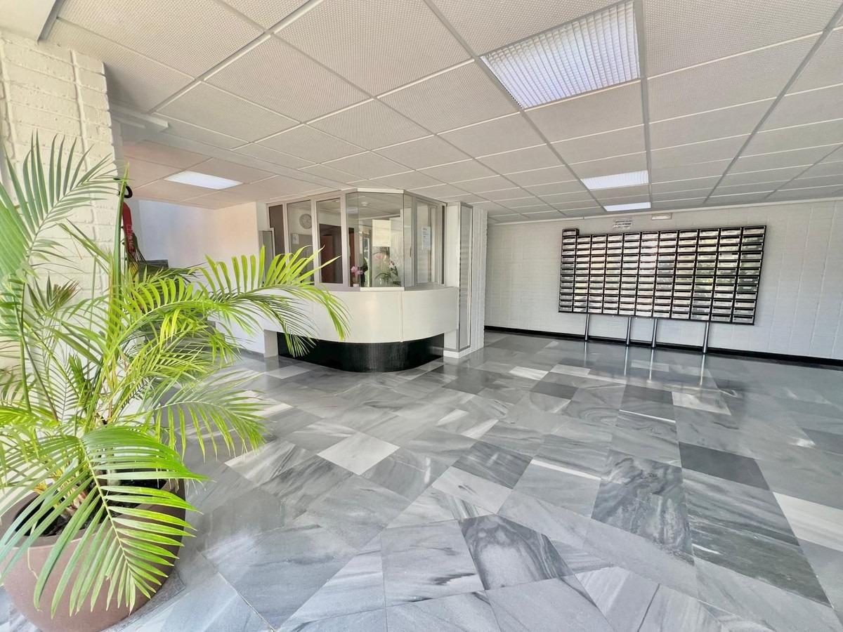 Apartamento en venta en Las Chapas, Marbella – Terraza con vistas al mar a 5 minutos de la playa — Foto 18