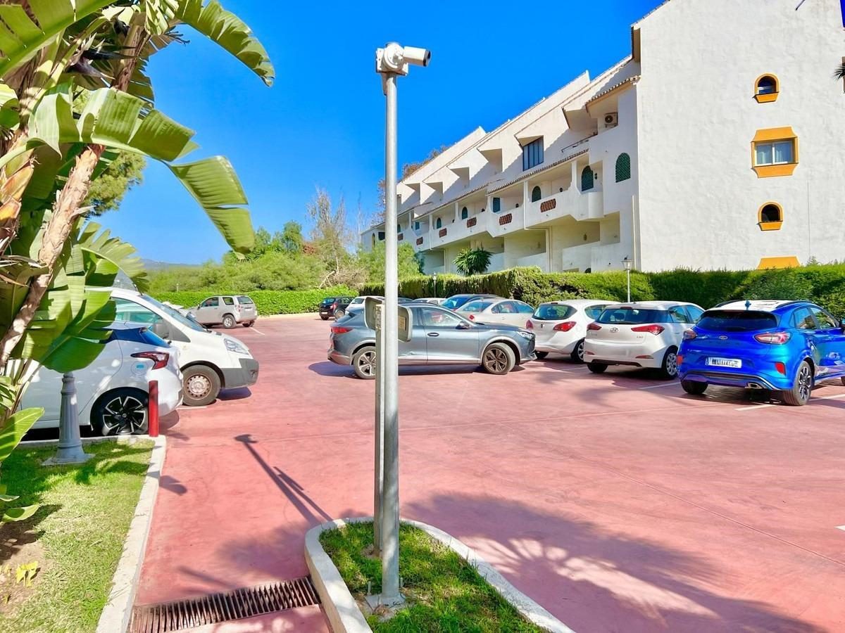 Apartamento en venta en Las Chapas, Marbella – Terraza con vistas al mar a 5 minutos de la playa — Foto 19