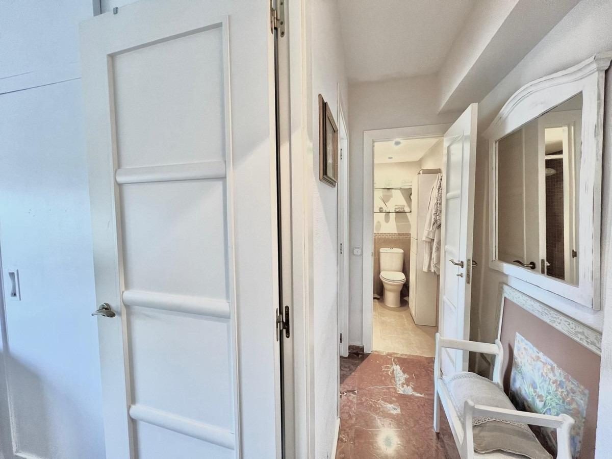 Apartamento en venta en Las Chapas, Marbella – Terraza con vistas al mar a 5 minutos de la playa — Foto 15