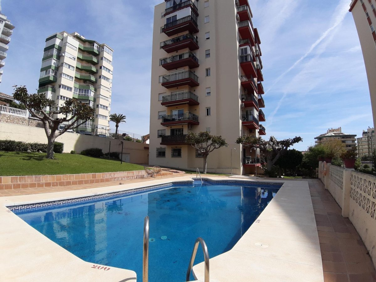 Apartamento en Fuengirola con vistas al mar, 2 dormitorios, piscina y parking – Zona Plaza de Toros, Costa del Sol — Foto 1