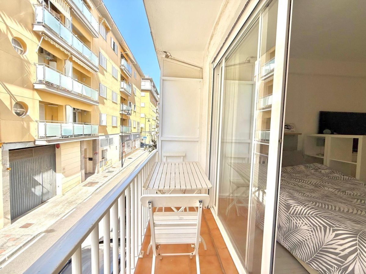 Encantador estudio en tercera línea de playa en Fuengirola - Costa del Sol — Foto 1