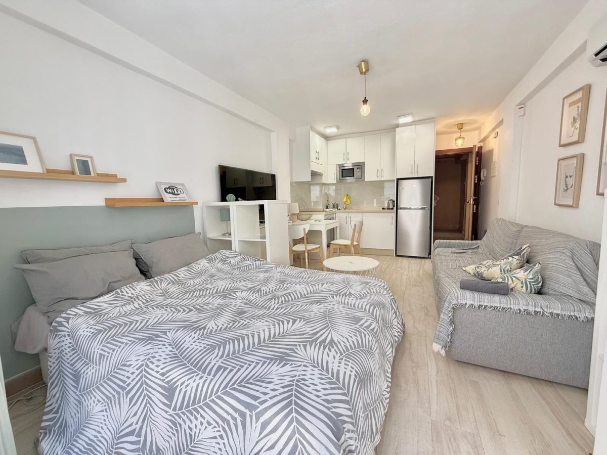 Encantador estudio en tercera línea de playa en Fuengirola - Costa del Sol — Foto 12